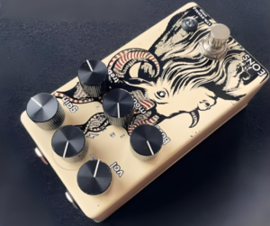 Bộ xử lý hiệu ứng âm thanh nổi được thiết kế để sử dụng với cáp TRS trong các hệ thống âm thanh nổi